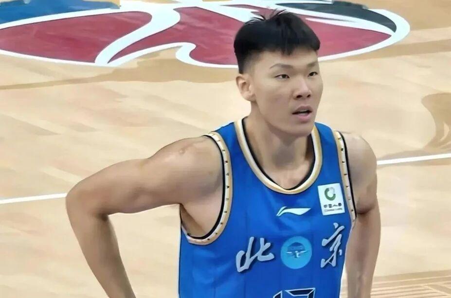 卡塔尔足协主席会见因凡蒂诺，并向后者赠送卡塔尔球衣