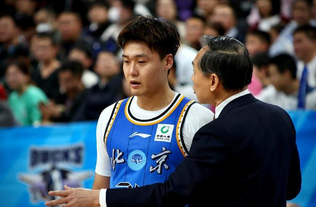 特雷·杨4900万选项在即 奇才面临合同考验