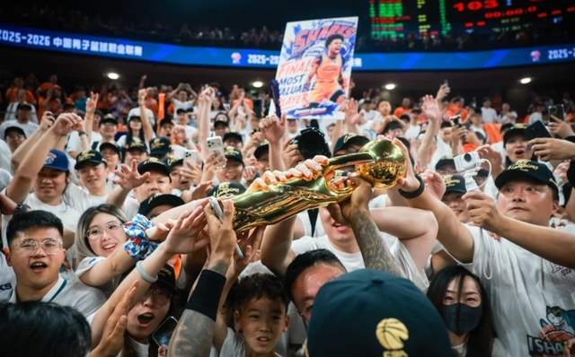 记者:费内巴切仍在和曼城谈阿克转会费,预计700万+150万镑