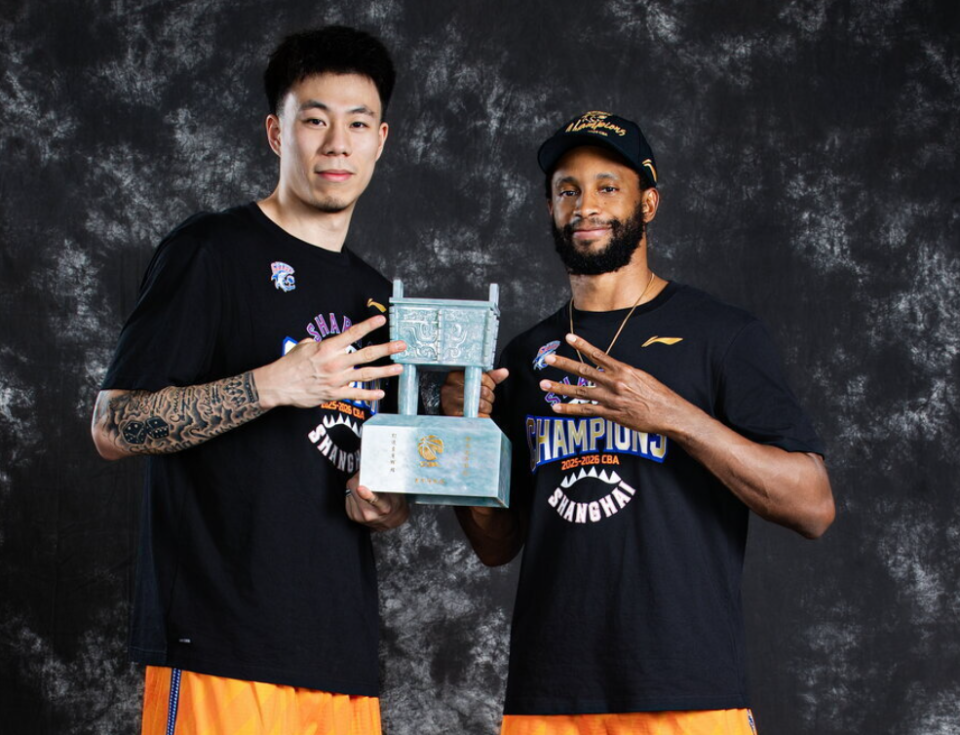 乐虎体育半场就被换下，努涅斯仅完成8次触球&3次传球，1脚射门打偏