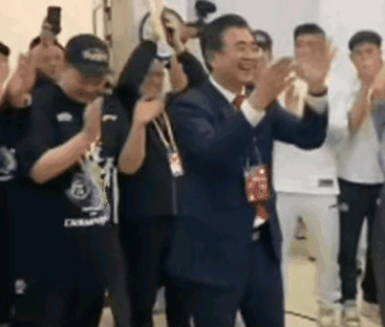 生涯进球数超越卡钦斯,格里娜升至历史第12