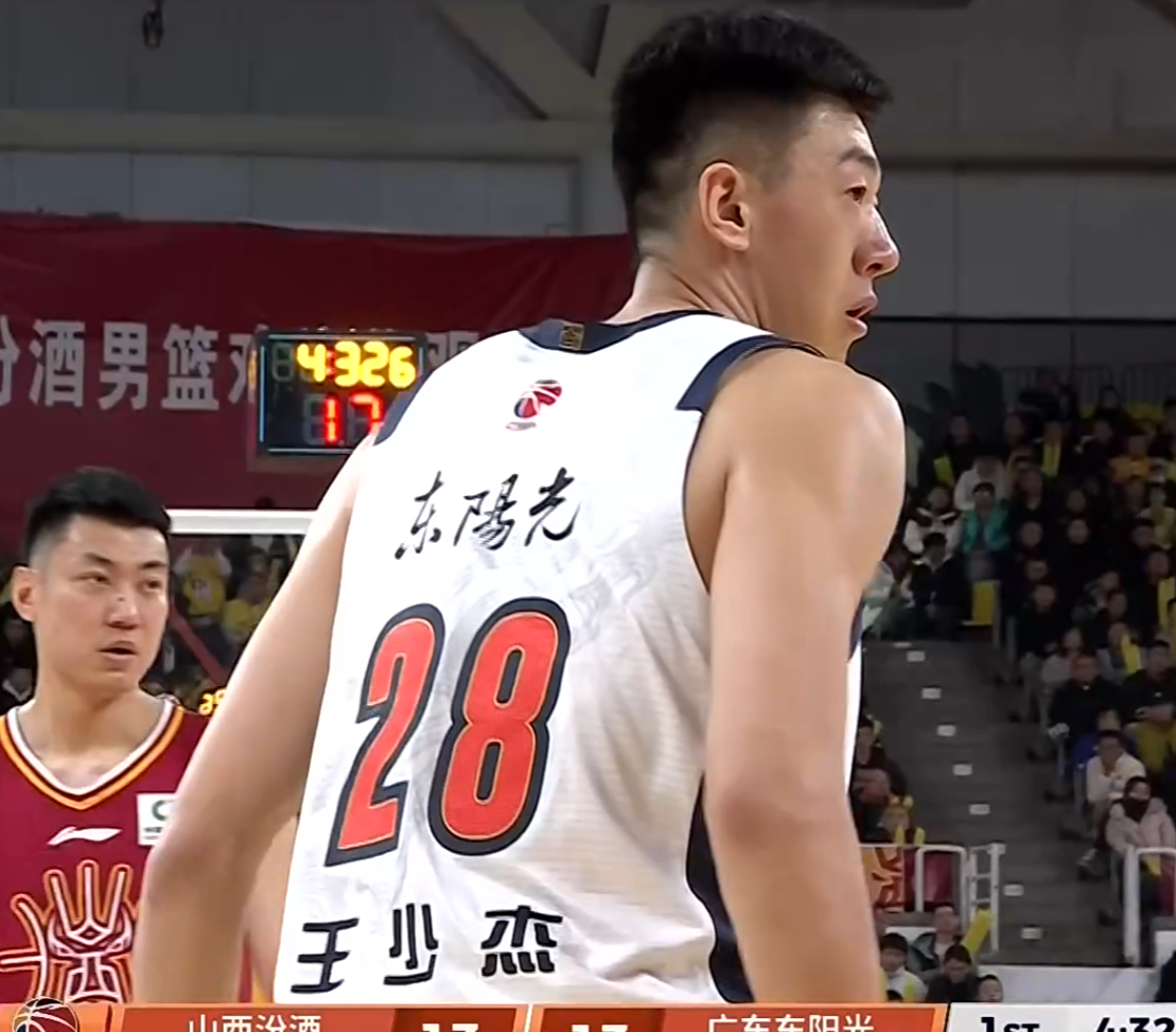 NBA总决赛战报：福克斯一级恶犯！马刺16分优势变3分，卡斯尔7中0