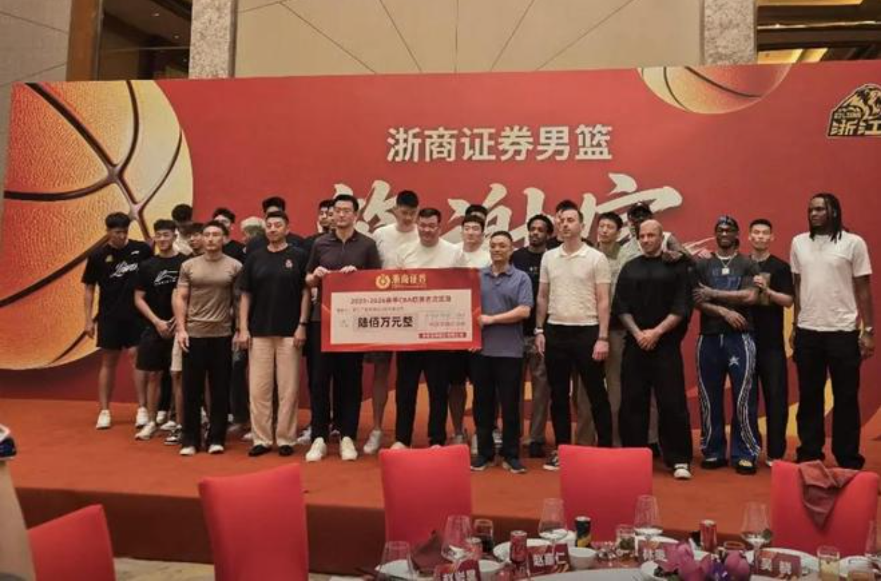 4年2.29亿!取关马刺!福克斯德不配位,波波维奇在下一盘大棋