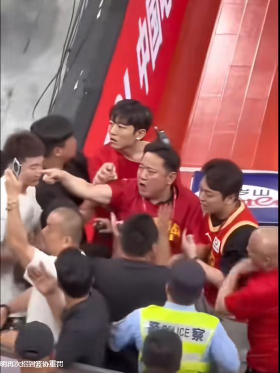 马刺计划休赛期追求阿隆·戈登