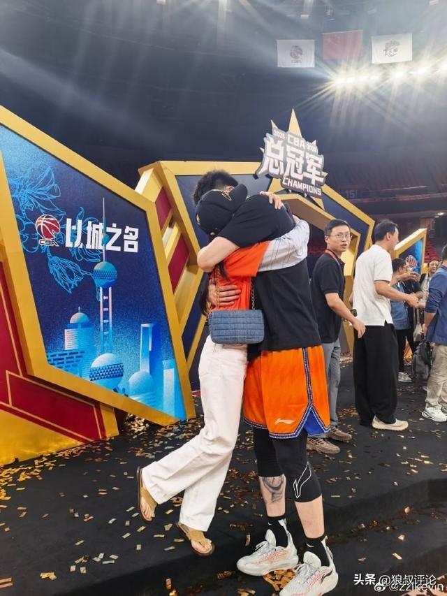 太强了!总决赛场均32.6分,又一名二轮秀拿到FMVP,上一位是他
