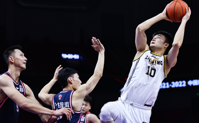 NBA官方总决赛G5裁判报告:漏吹哈珀对布伦森犯规 无碍尼克斯夺冠