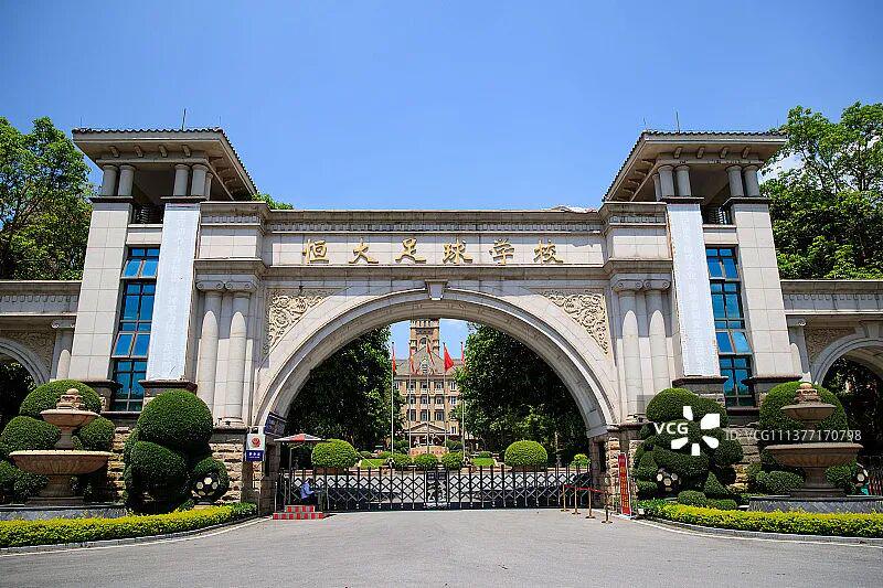切尔西匹配1.2亿欧锁定个人条款,截胡阿尔瓦雷斯胜算多大?